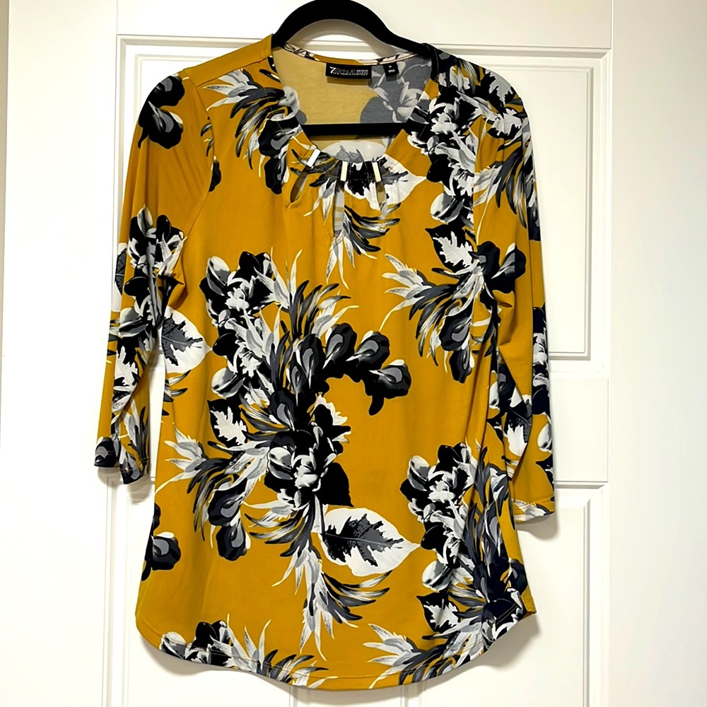 New York and Company mustard black top